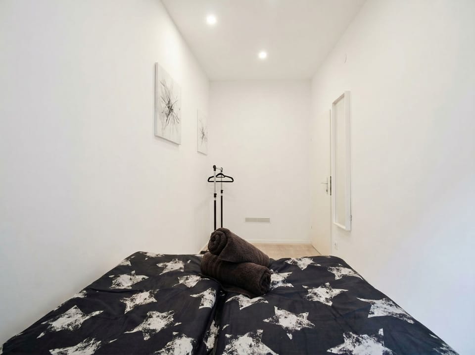 Basic Apartment | Iron/ironing board (on request)