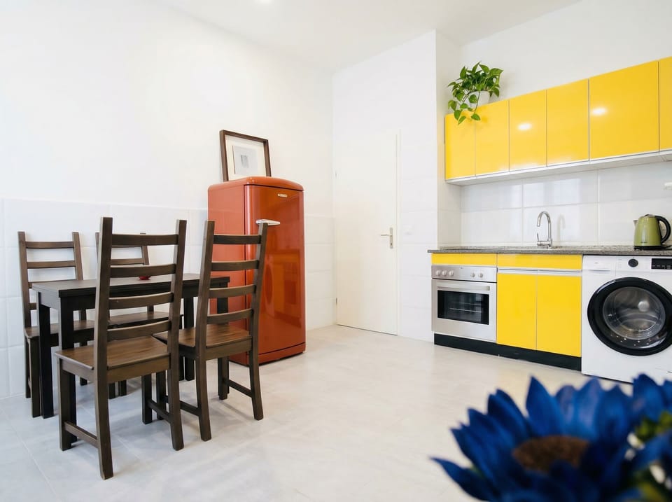 Basic Apartment | Private kitchen | Fridge, microwave, oven, stovetop
