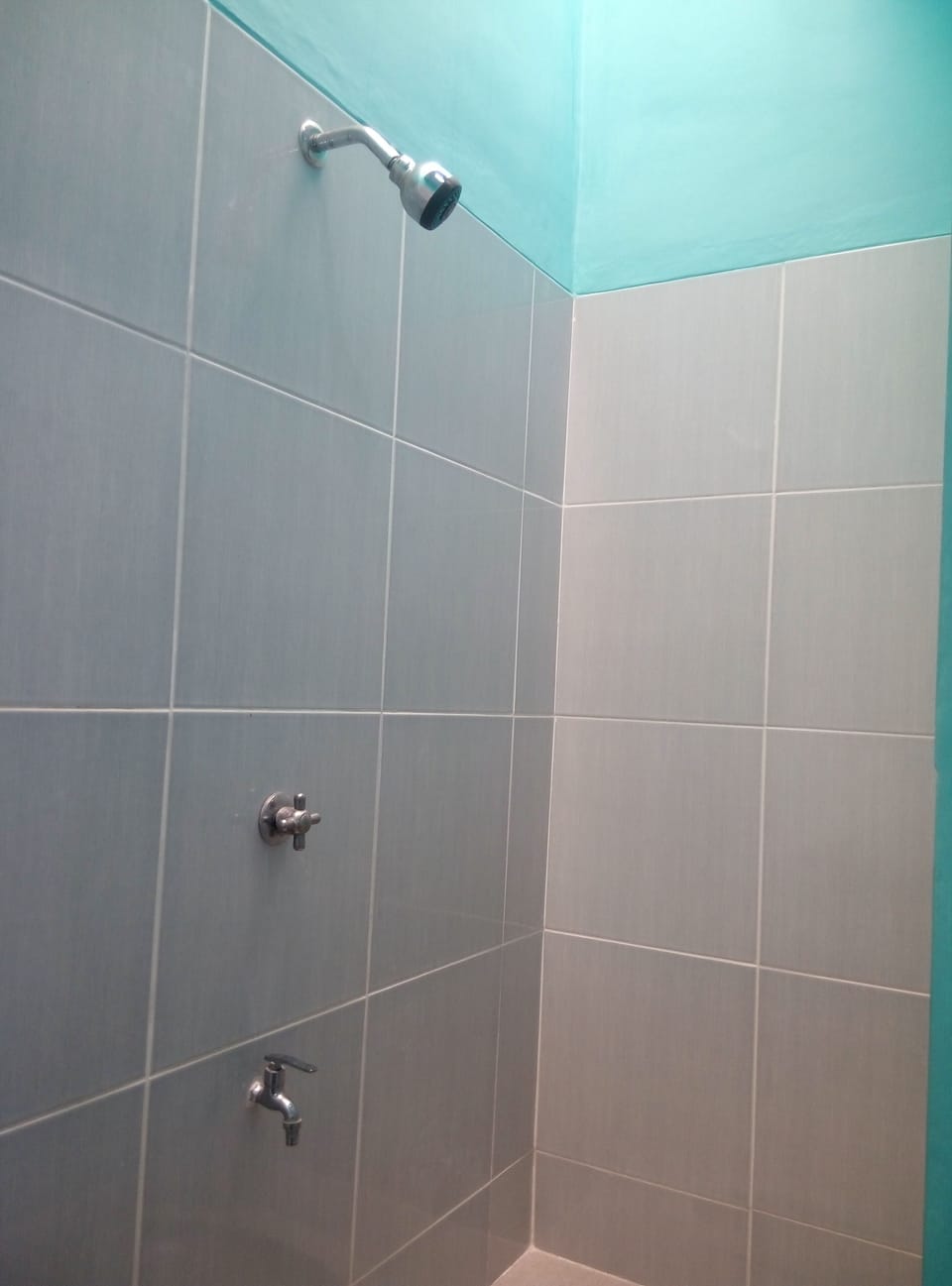 Shower, free toiletries, towels, soap