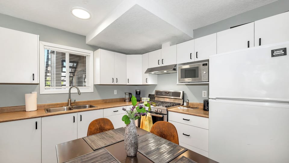 Knockan Hill Rentals - Ground Floor Suite | Private kitchen