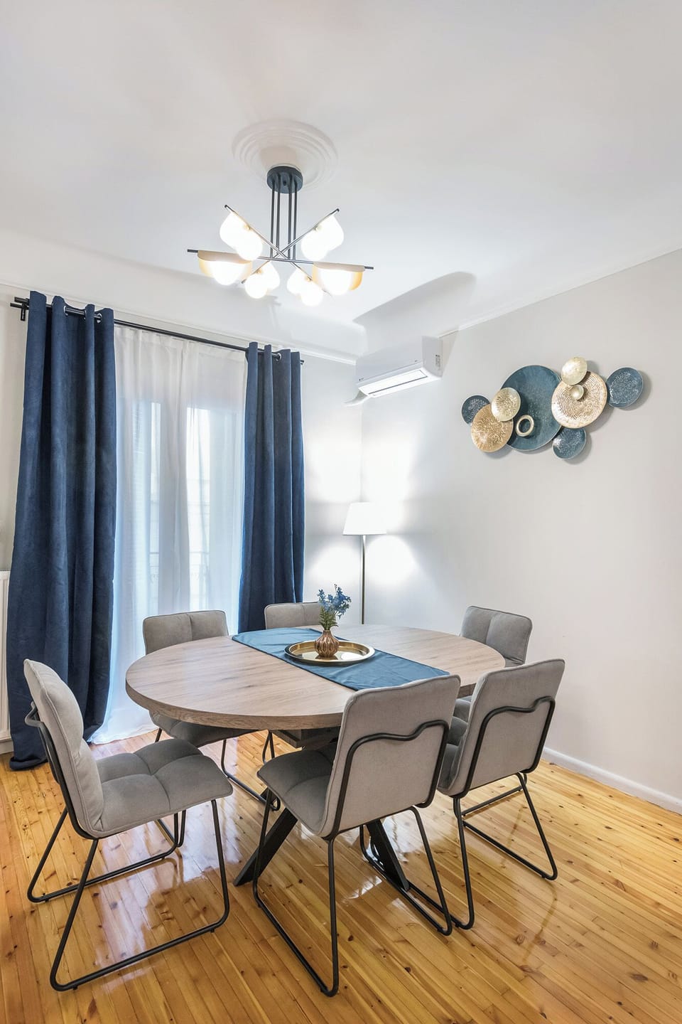 Apartment, 3 Bedrooms | Dining room