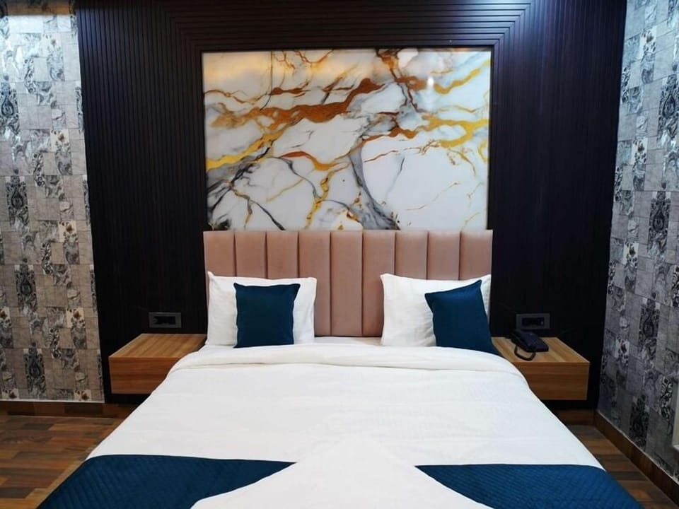 Classic Double Room, City View | Desk, laptop workspace, iron/ironing board, free WiFi