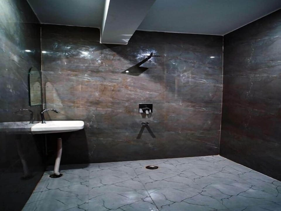 Luxury Suite, City View | Bathroom | Shower, slippers, towels, soap