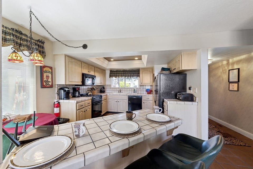 House, 4 Bedrooms | Private kitchen