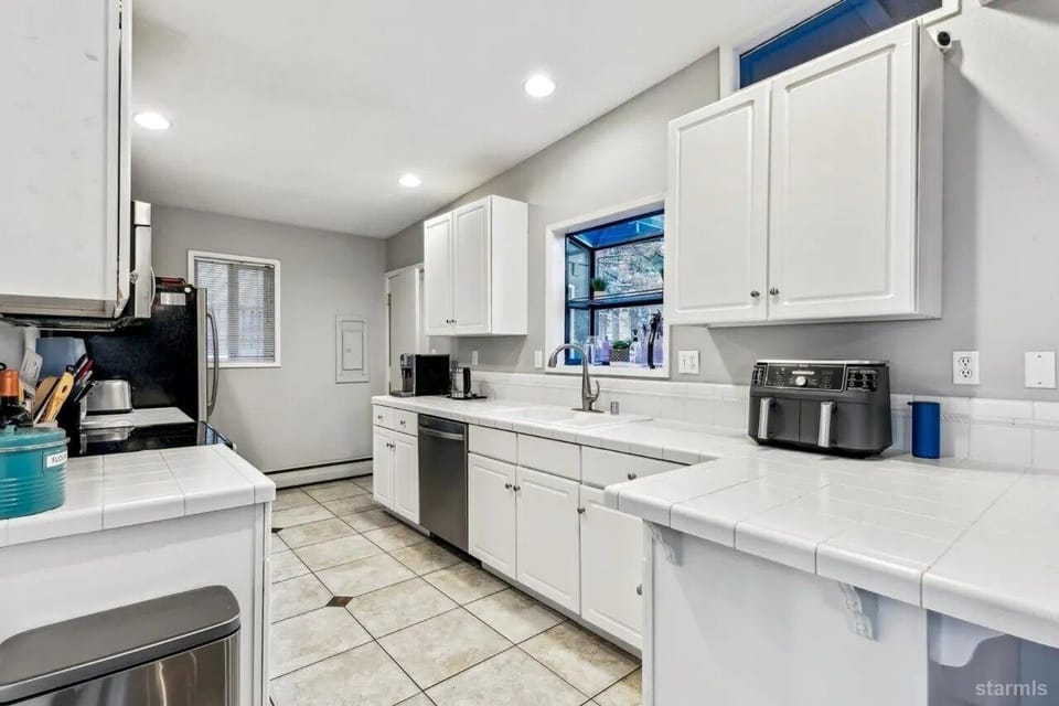 House, 5 Bedrooms | Private kitchen