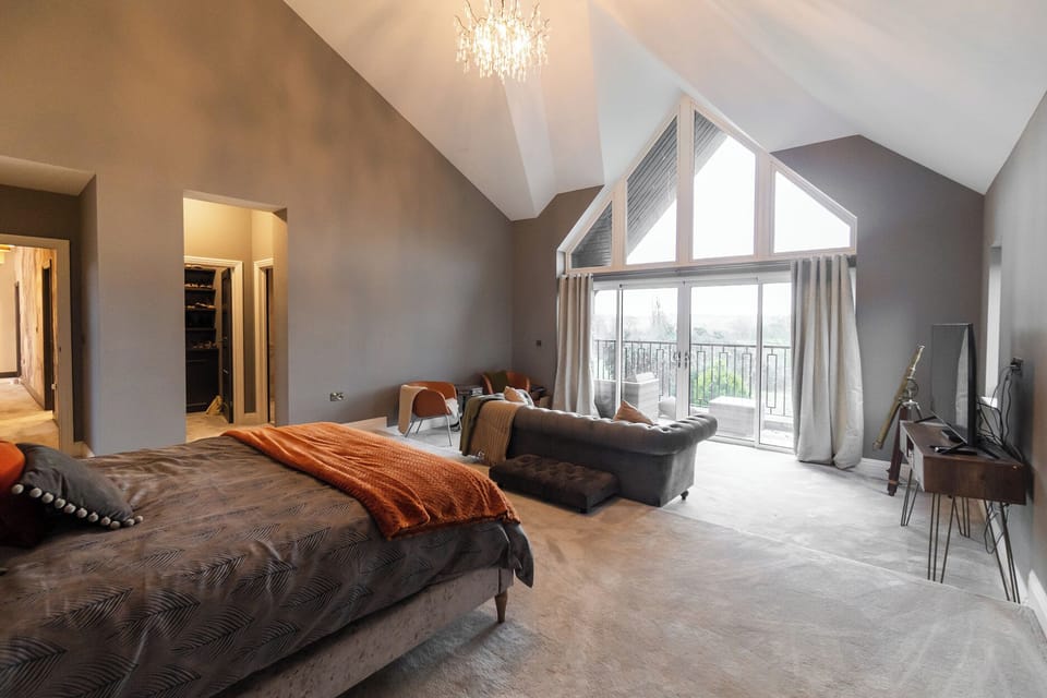 7 bedrooms, individually decorated, individually furnished, free WiFi