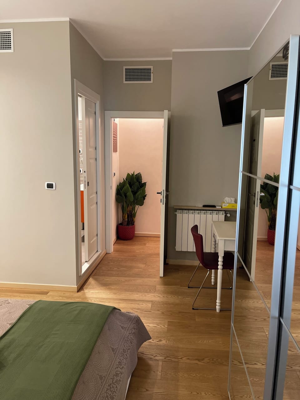 Deluxe Double Room, Garden View | Iron/ironing board, free WiFi