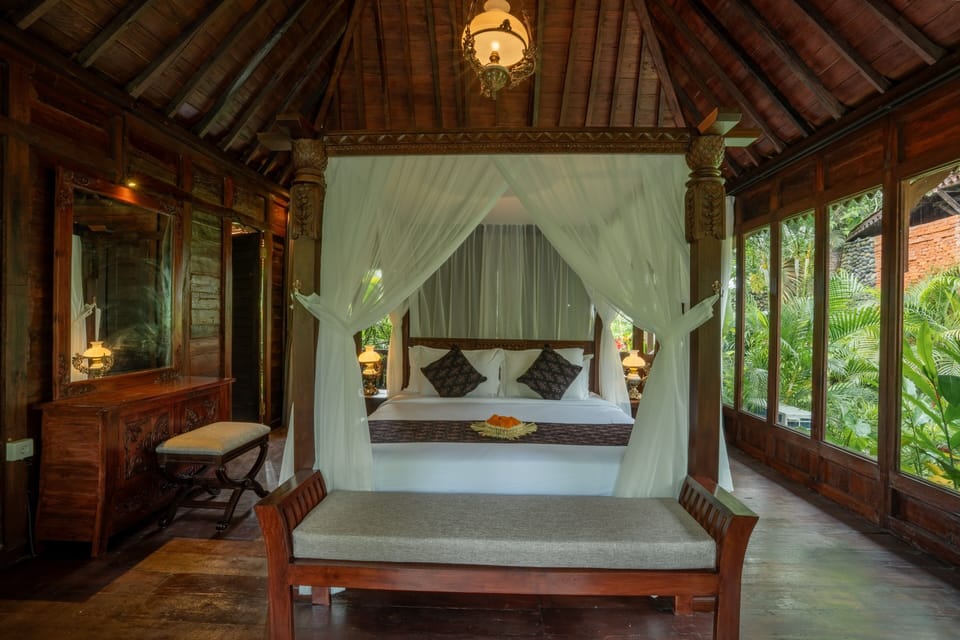 Aksmi Wooden Suite with Balcony | Premium bedding, memory foam beds, minibar, desk