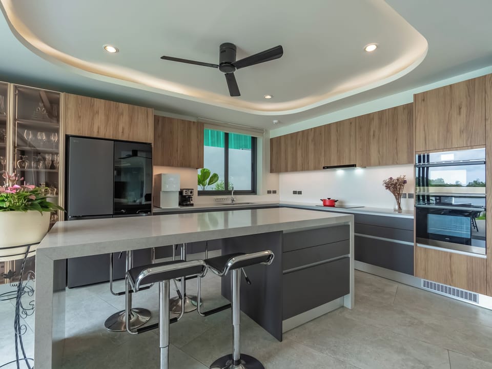 Luxury Villa, Lake View | Private kitchen