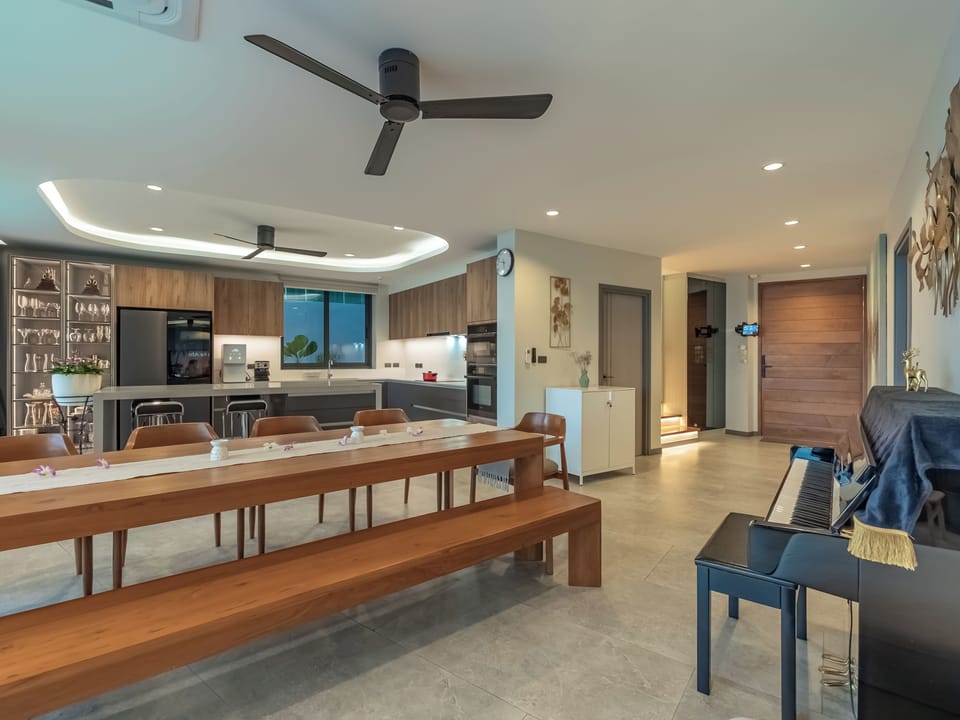 Luxury Villa, Lake View | Private kitchen