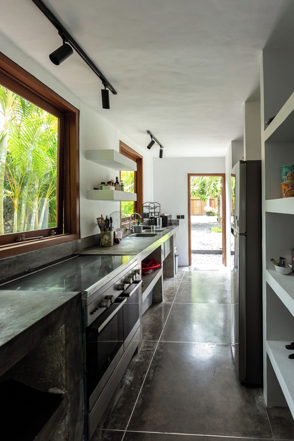 Cookware/dishes/utensils