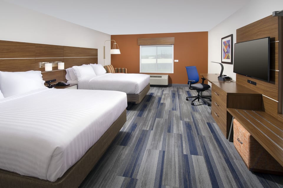 In-room safe, desk, laptop workspace, blackout drapes