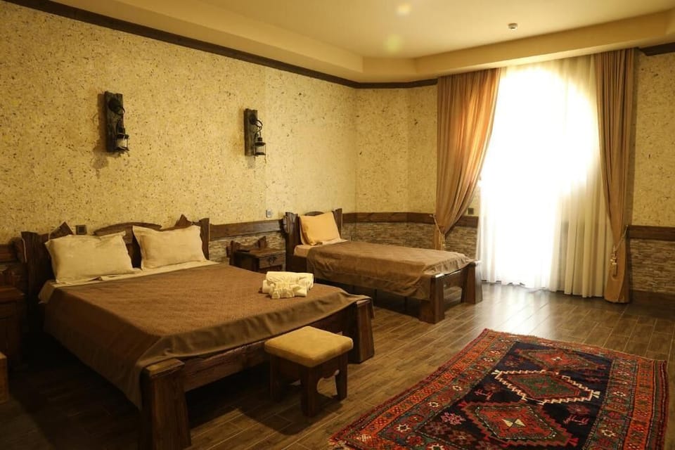 Executive Suite, Balcony, River View | In-room safe, desk, soundproofing, WiFi (free)