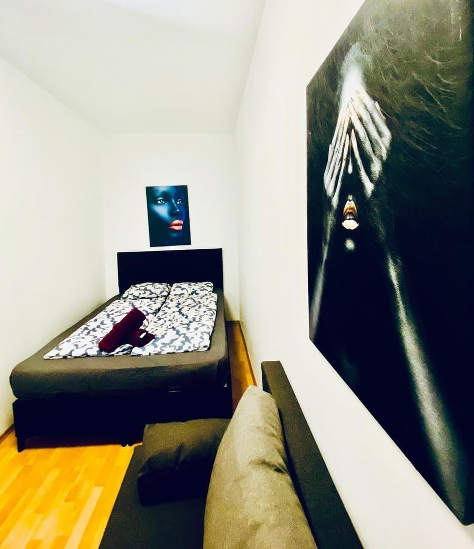 Basic Apartment | Iron/ironing board