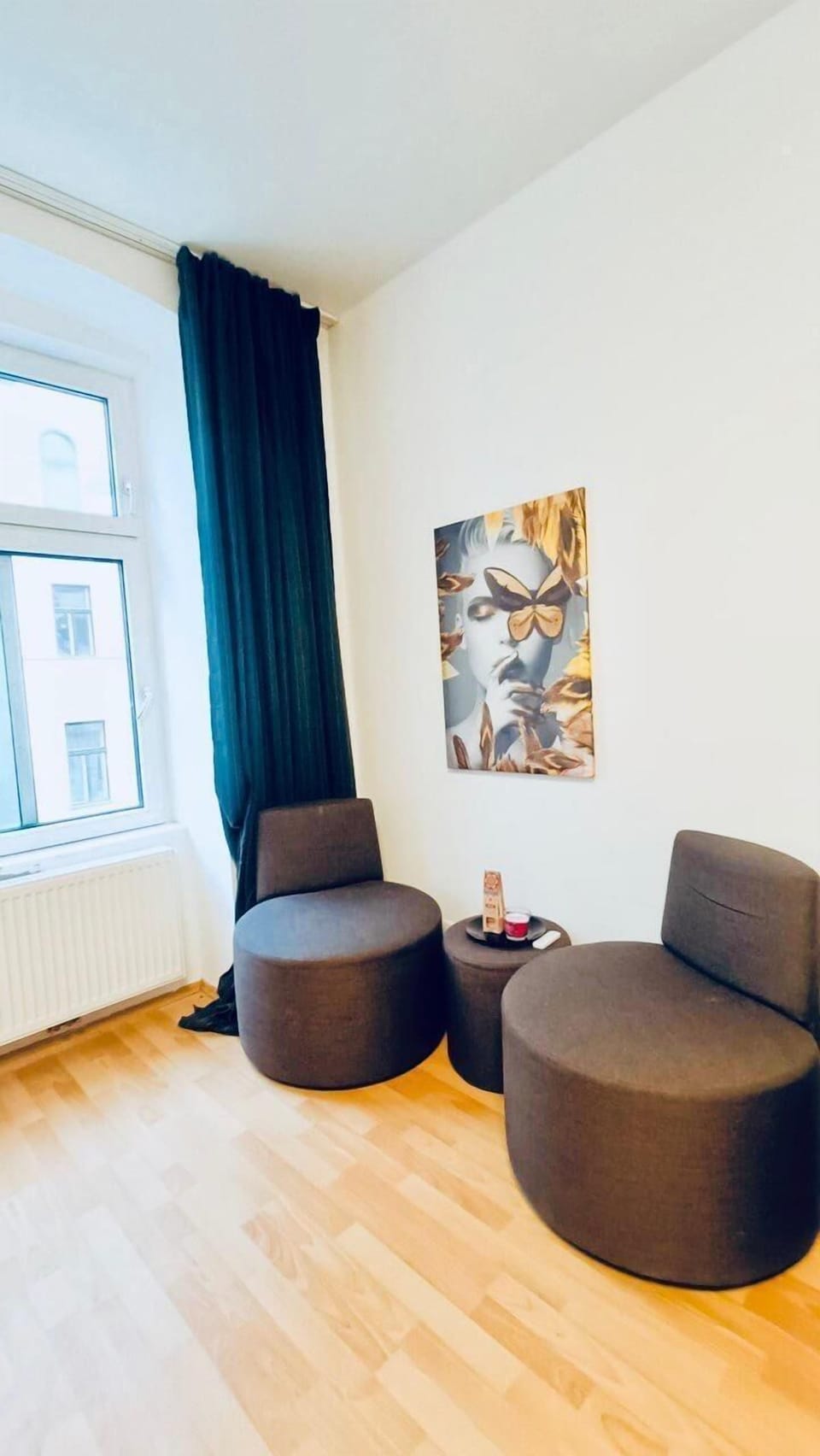 Basic Apartment | Iron/ironing board