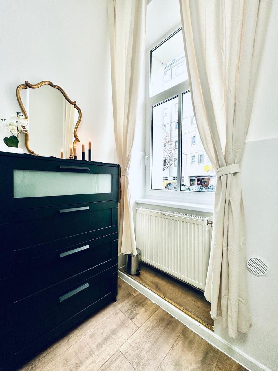 Basic Apartment | Iron/ironing board