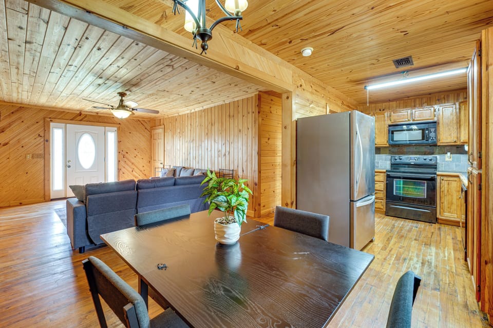 House (4 Bedrooms) | Interior