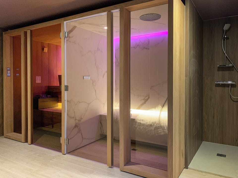 Sauna, steam room
