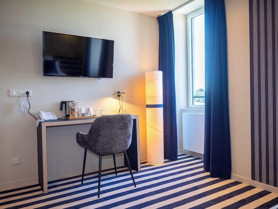 Chambre Double Supérieure vue mer | Desk, blackout drapes, soundproofing, free WiFi
