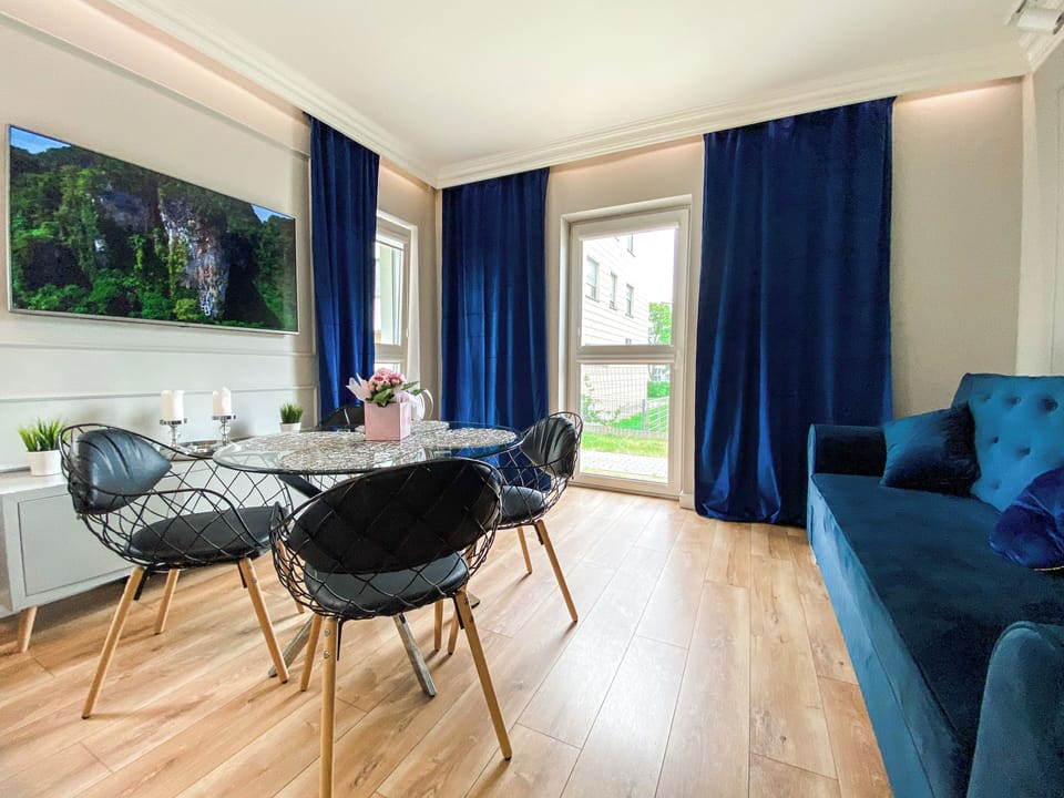 Luxury Apartment, Courtyard View | Dining