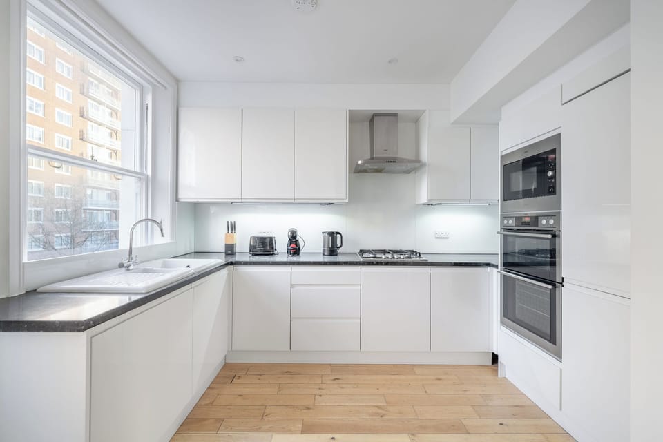 City Apartment, 3 Bedrooms, Non Smoking, City View | Private kitchen | Espresso maker, coffee/tea maker, electric kettle, toaster