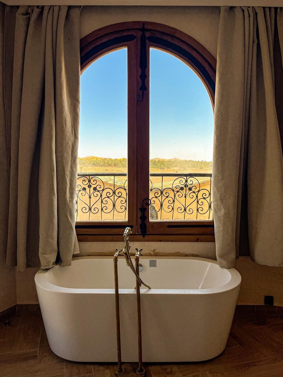 Luxury Suite, Desert View | Bathroom | Free toiletries, hair dryer, bathrobes, slippers
