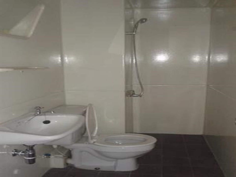 Shower, free toiletries, slippers, towels