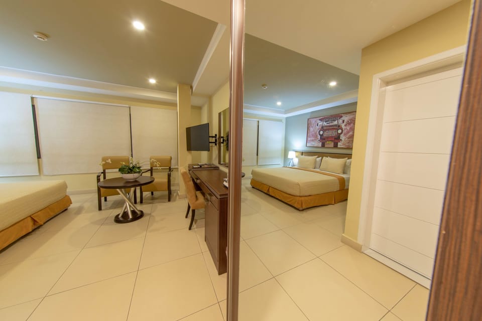 Deluxe Double Room, City View | Interior