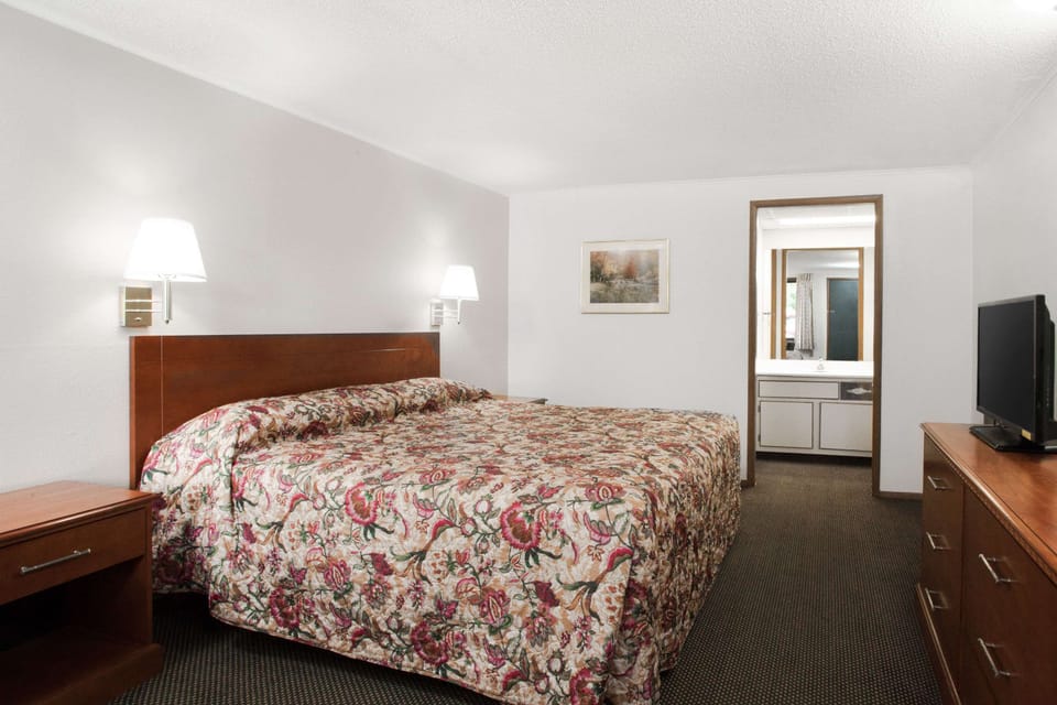 Iron/ironing board, free cribs/infant beds, rollaway beds, free WiFi