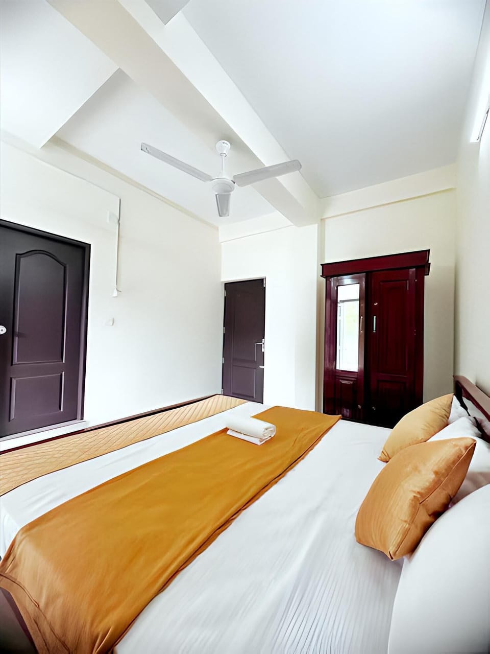 Laptop workspace, free WiFi, bed sheets