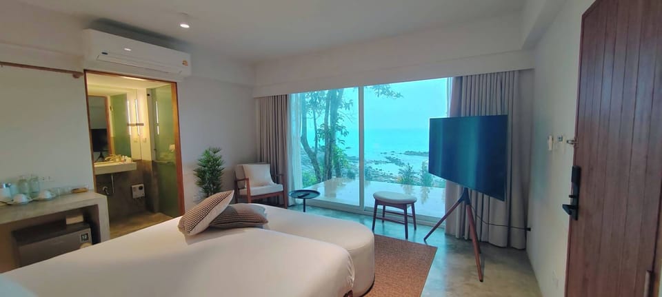 Basic Double Room, Patio, Sea View | In-room safe, desk, iron/ironing board, free WiFi