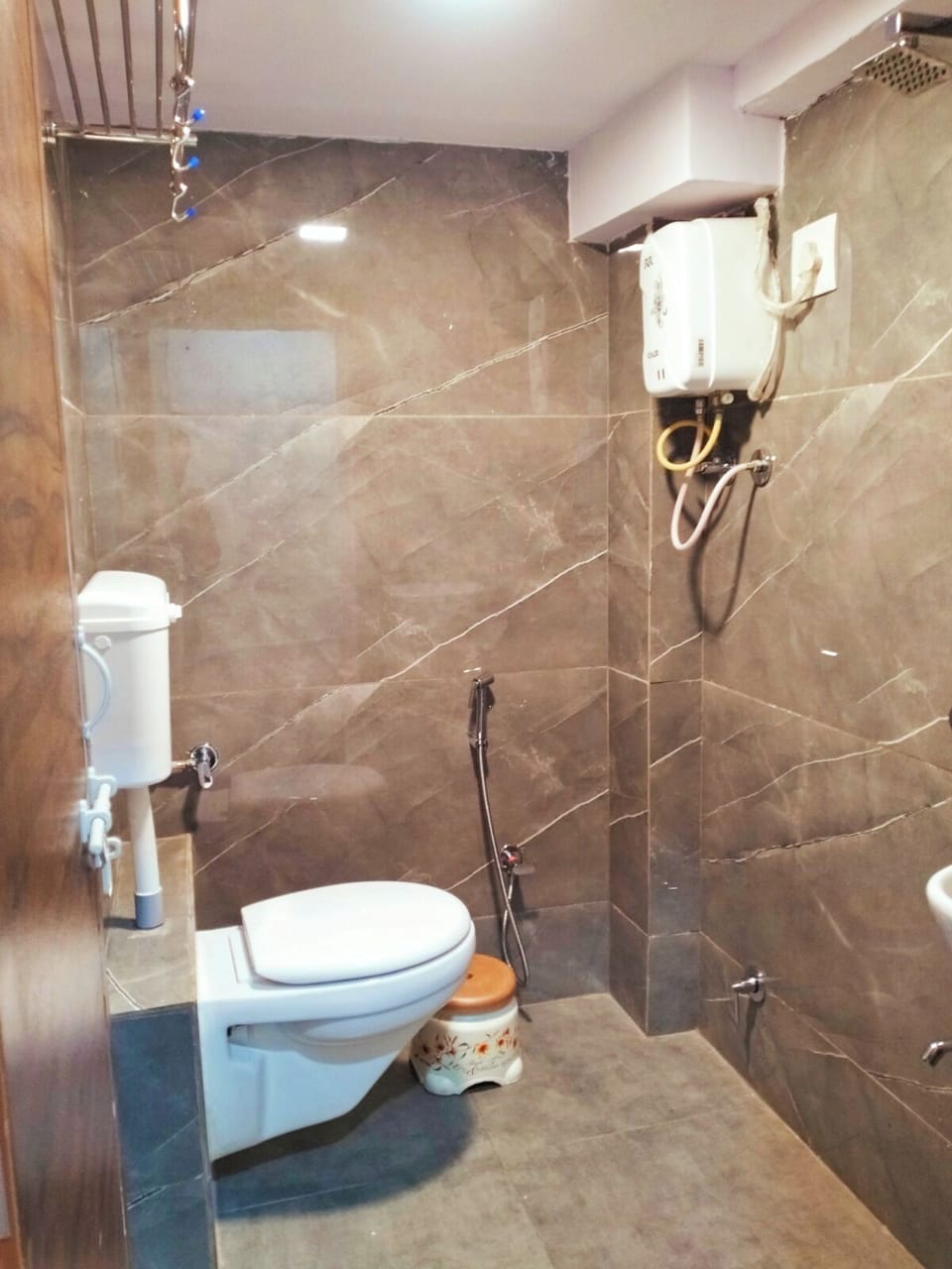 Deluxe Room | Bathroom amenities | Shower, towels, soap, shampoo