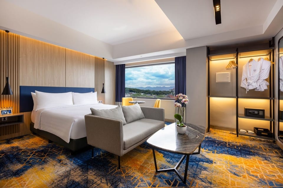 Junior Room | In-room safe, desk, bed sheets