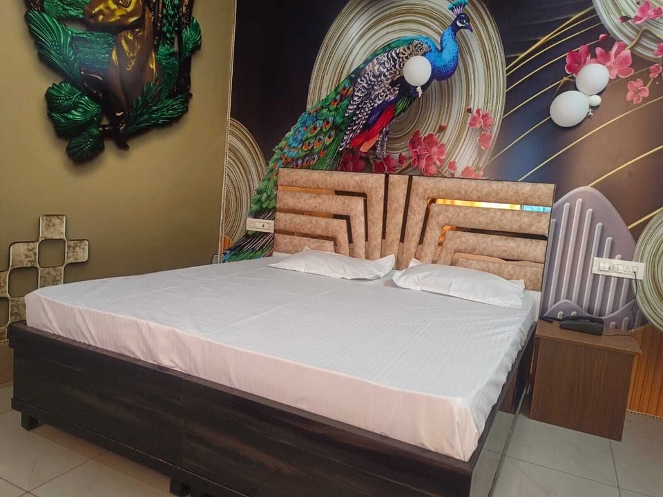 Deluxe Room, Air conditioning | Desk, laptop workspace, rollaway beds, free WiFi