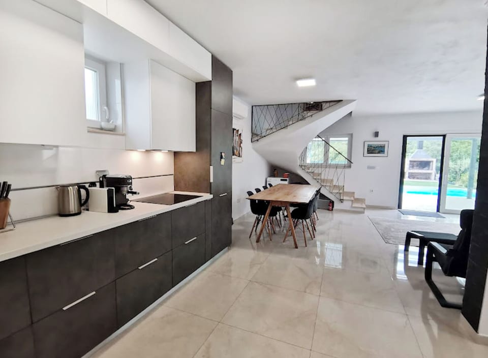 Villa, 5 Bedrooms, Private Pool, Garden View | Interior