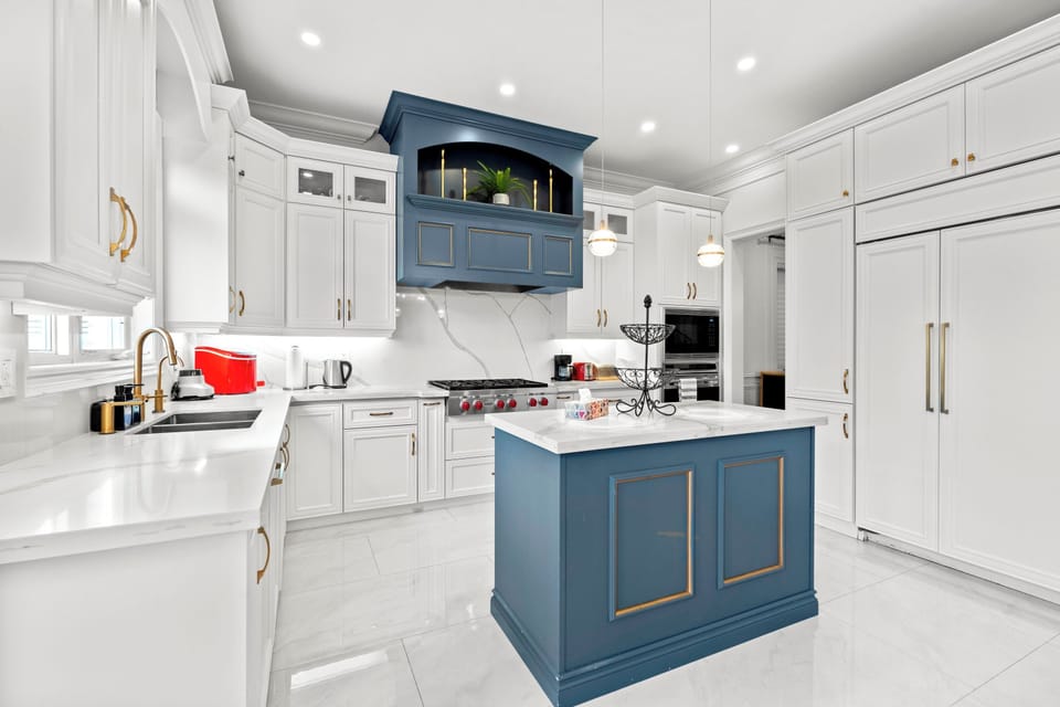 Luxury House, 4 Bedrooms, Garden View | Private kitchen | Fridge, microwave, oven, stovetop