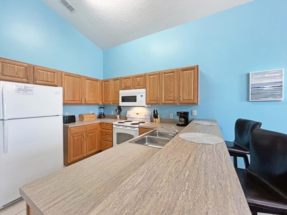 House, 3 Bedrooms | Private kitchen