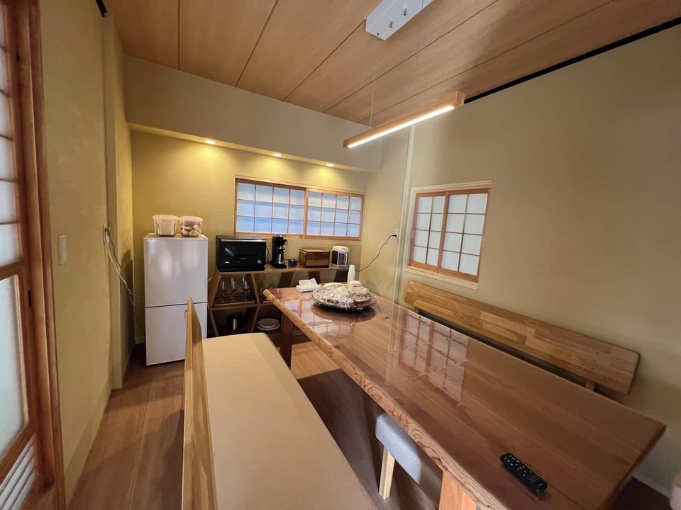 House A - Private Japanese-Style Room (Up to 6 People), Non Smoking | In-room dining