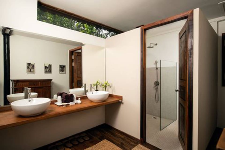 Deluxe Villa, 2 Bedrooms | Bathroom | Shower, rainfall showerhead, free toiletries, hair dryer