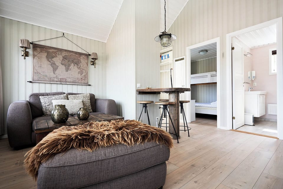 Sjölia 4bäddsstuga | Iron/ironing board, free WiFi, bed sheets