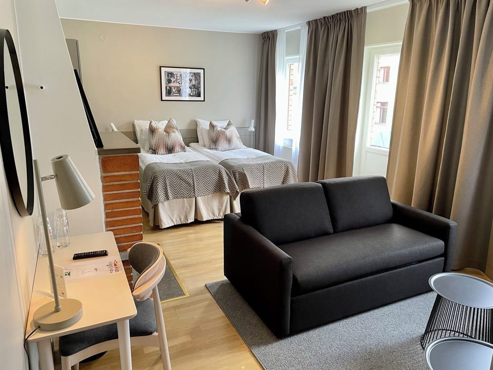 Superior Twin Room, Courtyard View | Desk, free WiFi, wheelchair access