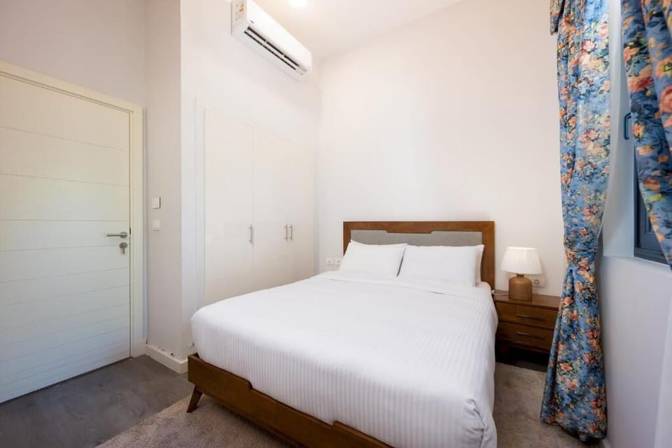 Superior Villa, 4 Bedrooms, Private Pool, Lake View | Premium bedding, iron/ironing board, WiFi (free), bed sheets