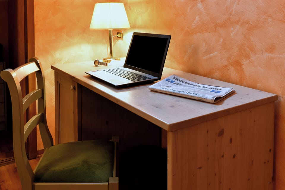 Classic Double or Twin Room | Minibar, in-room safe, desk, free WiFi