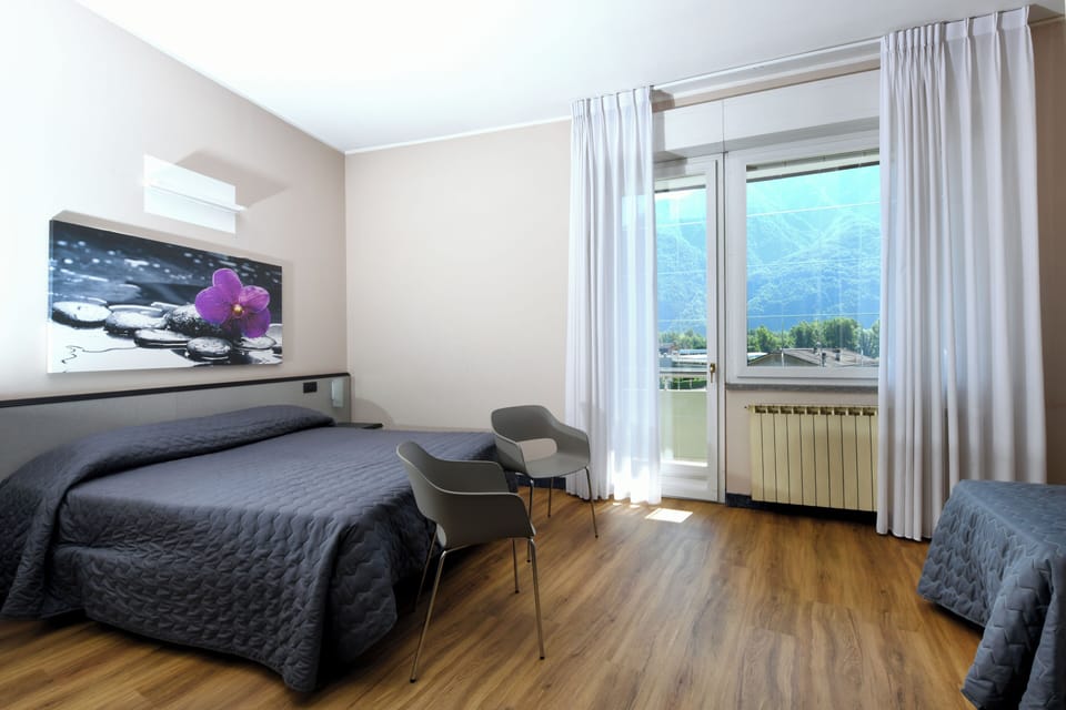 Triple Room | Minibar, in-room safe, desk, free WiFi