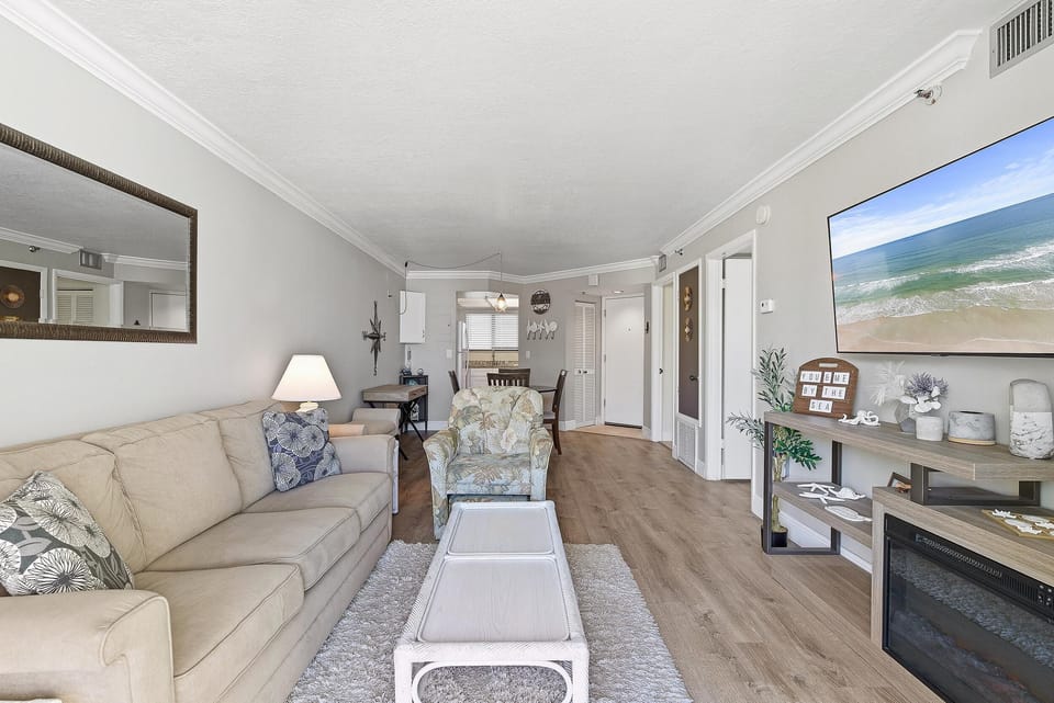 Condo, 1 Queen Bed with Sofa bed (Ocean Trillium 601) | Living area