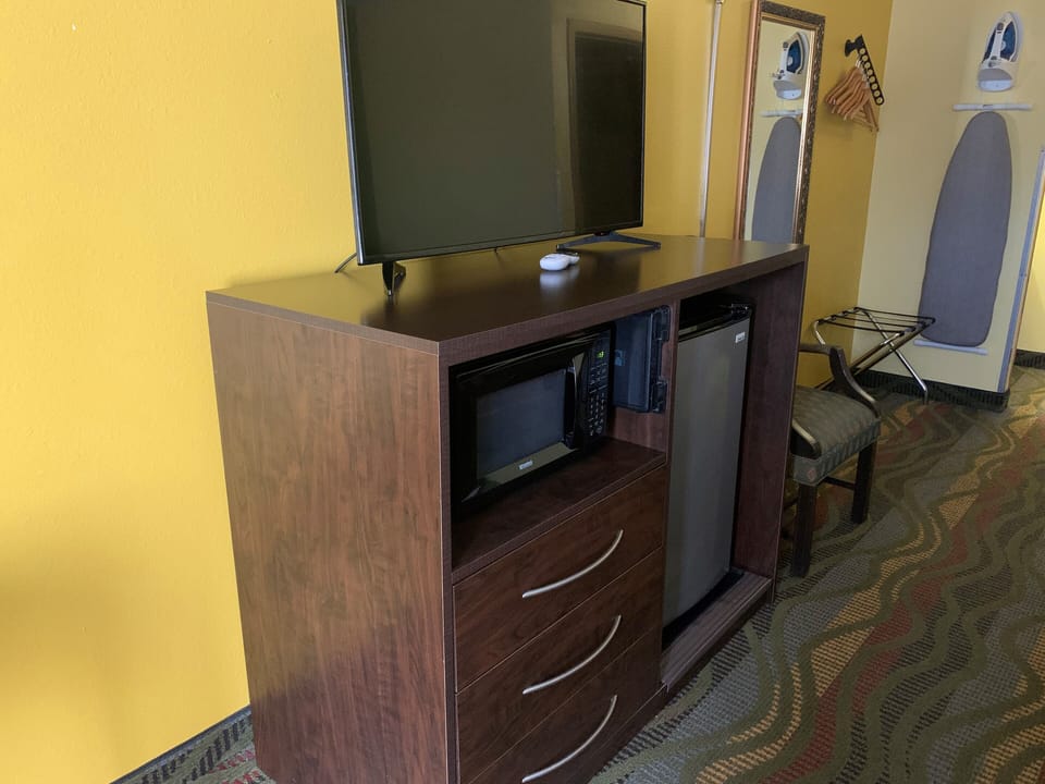 Desk, iron/ironing board, free cribs/infant beds, free WiFi