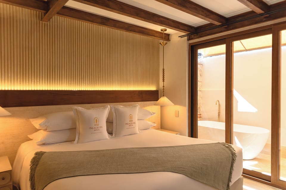 Junior Room, 1 King Bed | Minibar, in-room safe, soundproofing, iron/ironing board