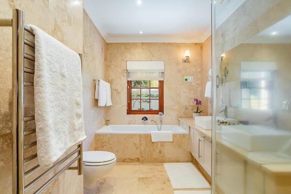 Deluxe Suite, Patio, Garden View | Bathroom