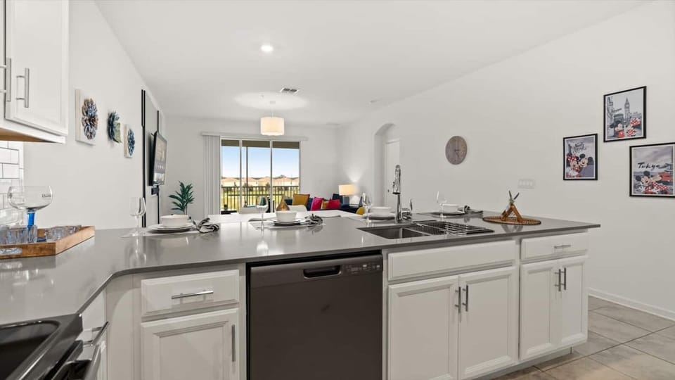 House | 3 bedrooms, desk