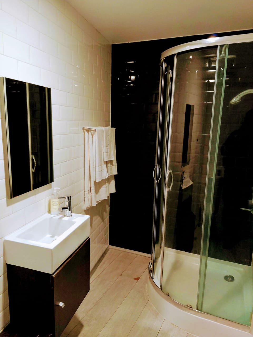 Superior Double Room (Cinema) | Bathroom | Shower, rainfall showerhead, hair dryer, towels